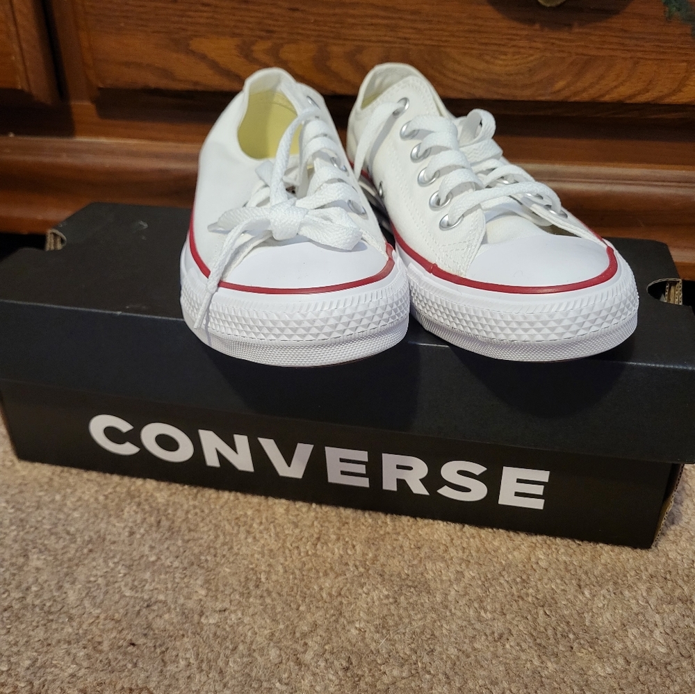 Converse Chuck Taylor Classic Unisex Low Tops Sz 6.5